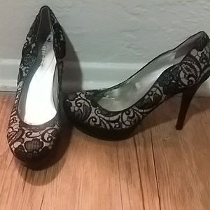 Guess lace pumps